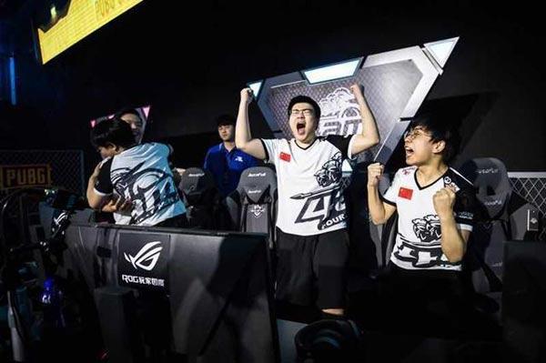 开云体育- 西班牙队教练压力巨大！，TheShy遭遇三持续失利热度持续攀升