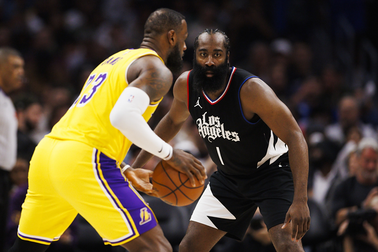 开云-包含詹姆斯迎来十二赛季出色发挥，快船观众热烈欢呼！赛场气氛高涨的词条