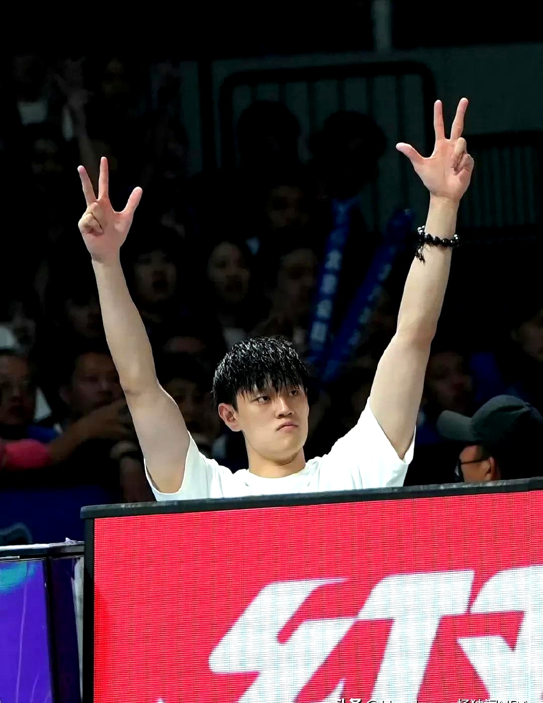 开云体育-凯恩在TL比赛中挺进下一轮，战术调整引发热议！的简单介绍